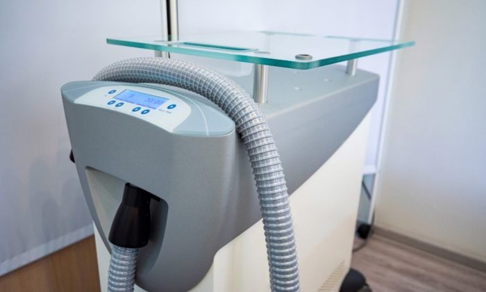 The benefits of (and alternatives to) investing in an ice therapy machine to treat shoulder injuries